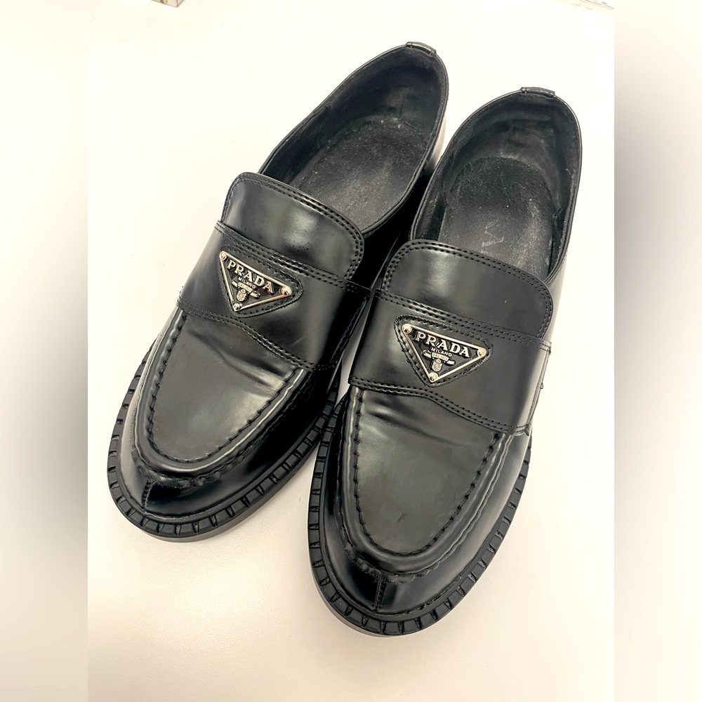 🔥👞🕶️ Prada Loafers (Knockoff)